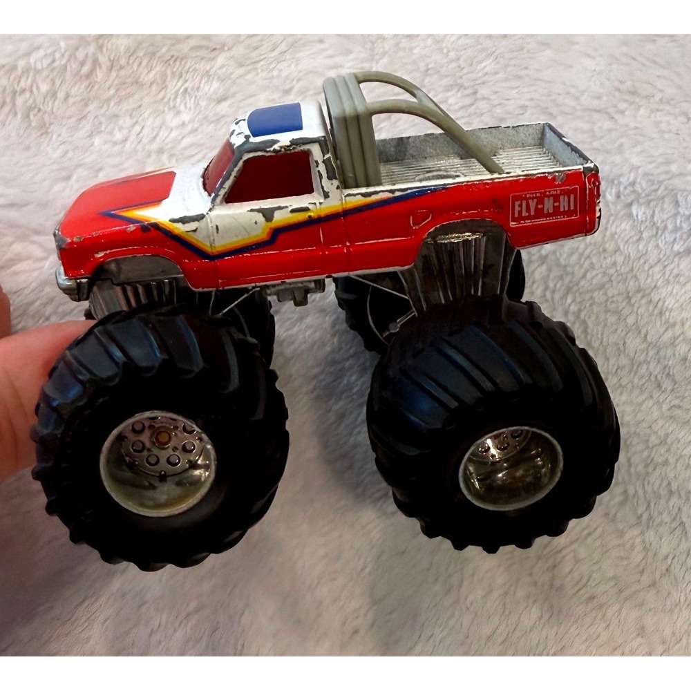 Vintage 1985 Matchbox Fly-N-Hi Monster Truck Red White Blue Diecast 4x4 Toy
